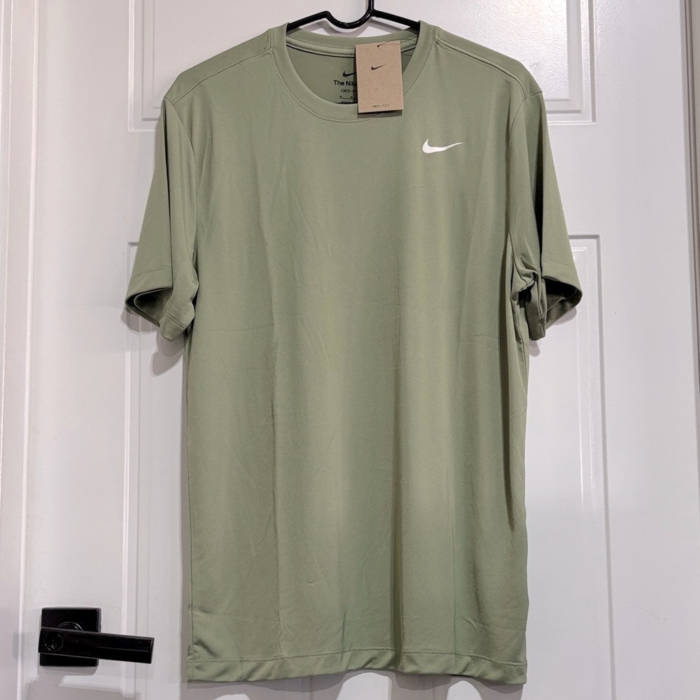 Nike DRI-FIT Training crewneck, short sleeve, lightweight, breathable logo chest